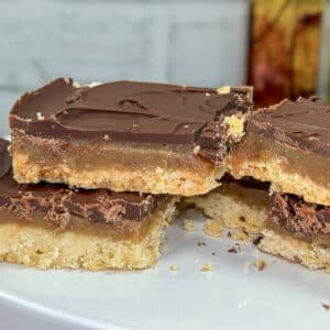 caramel shortbread squares