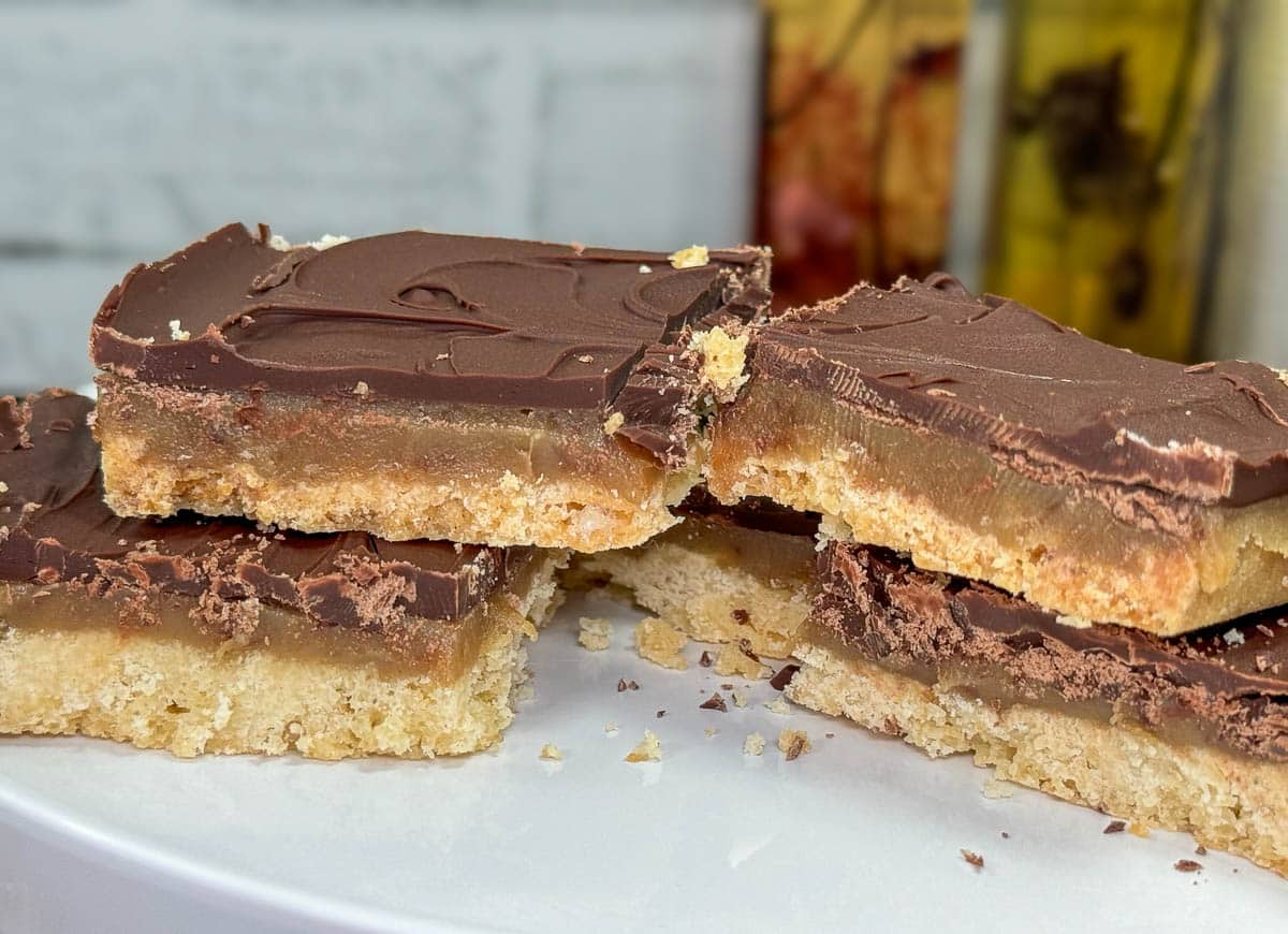 caramel shortbread squares